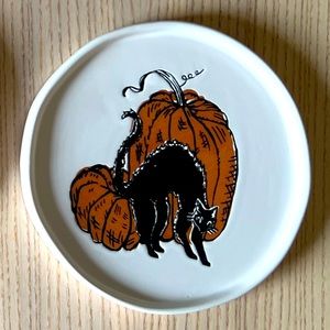6” Halloween stoneware cat&pumpkin appetizer plate